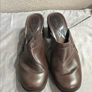 Clarks Brown Leather Mules Classic Slip-On Design